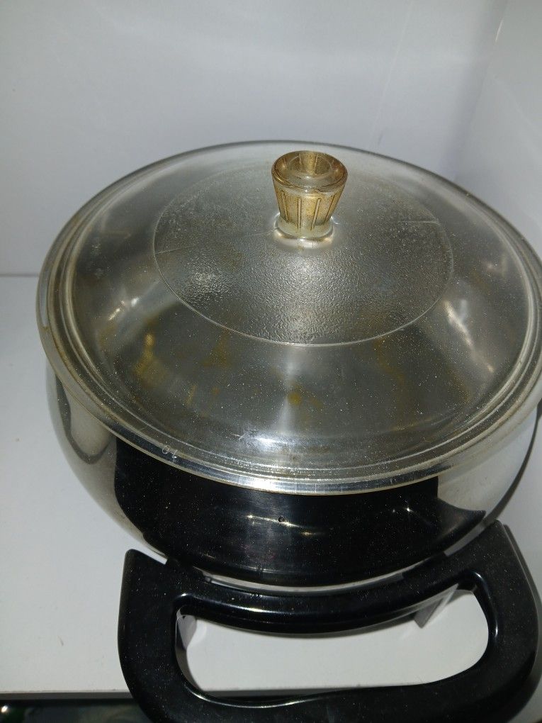 Fondue pot or electric rice cooker, vintage