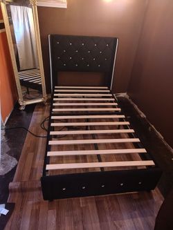 2 Twin Beds with mattress..