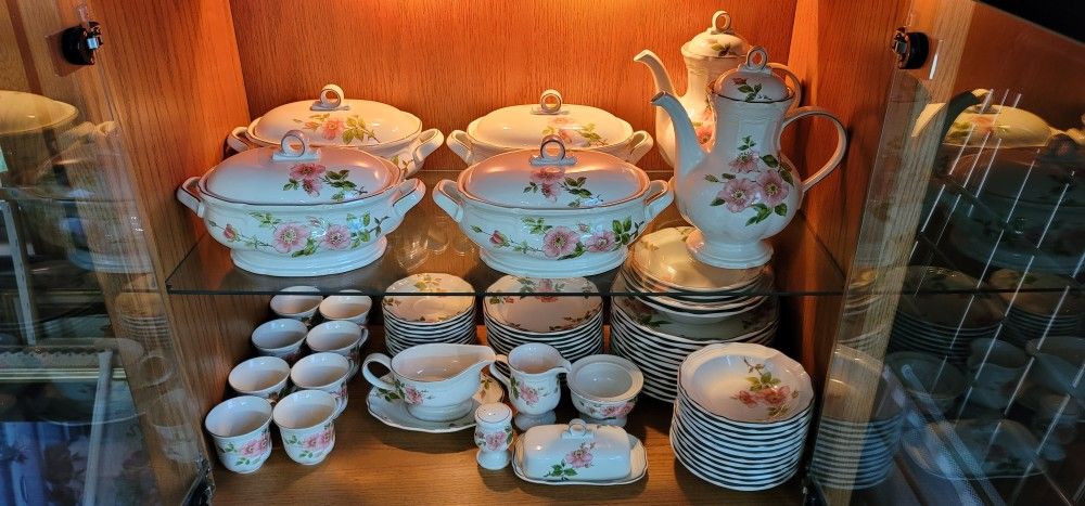 Mikasa Heritage Rose Petals Coffee Pot Cups Gravy Bowl Plates Casserole Butter