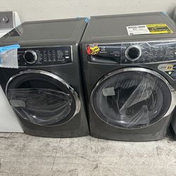 ELECTROLUX FRONT LOAD WASHER AND GAS DRYER SET 