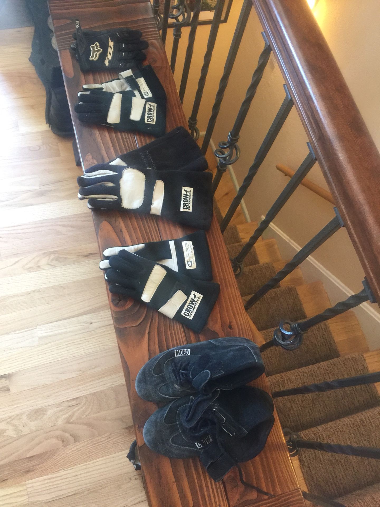 Crow, Simpson, Fox glove, race shoes, neck support