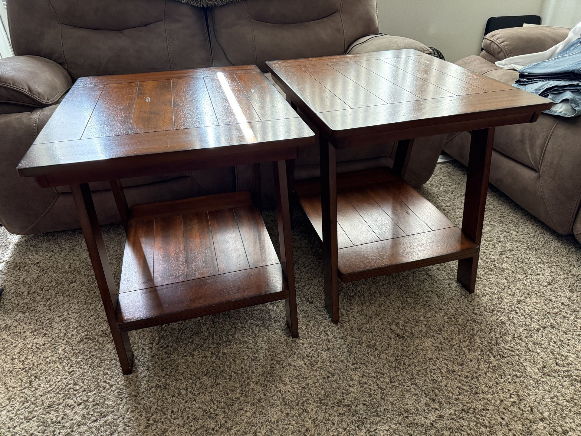 Set of 2 solid End Tables