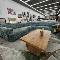 🌿 Massa Gallery Modern Green Sectional – Floor Model Special! 🌿