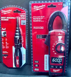 Milwaukee 600A Clamp Meter & 7-in-1 Conduit Reamer Bundle