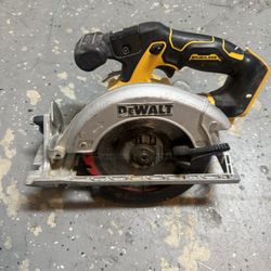 DEWALT 20V MAX brushless circular saw