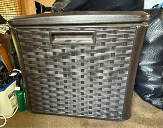Plastic Bin that has a basket weave look