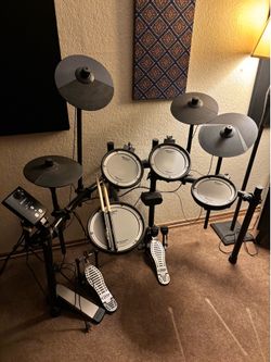 Roland V Drums TD-1 with pedals