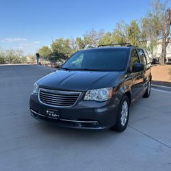 chrysler town and country limited Low Miles 