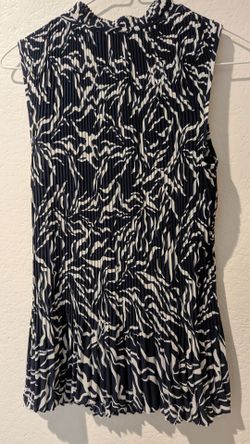 Women's short DKNY medium