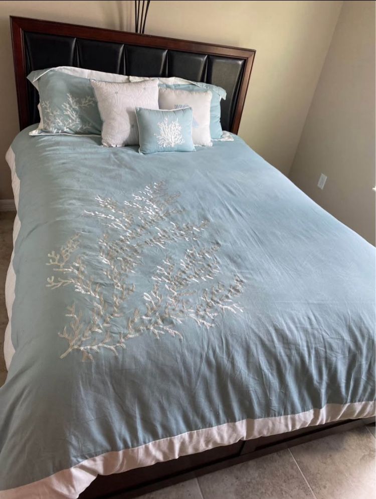 QUEEN SIZE BED