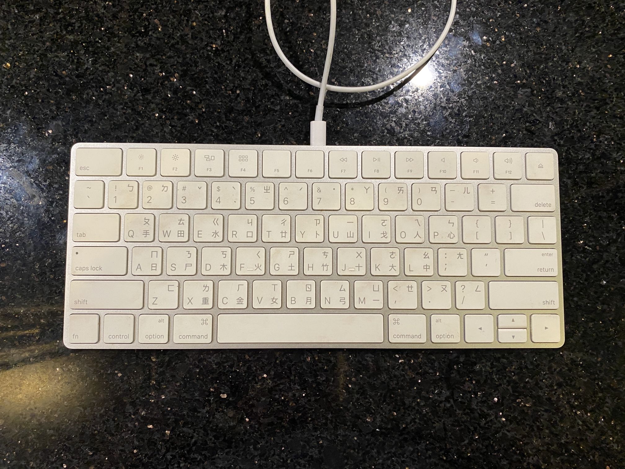 Rare APPLE Wired Magic Keyboard with English & Chinese Characters 4.5x11” A1644