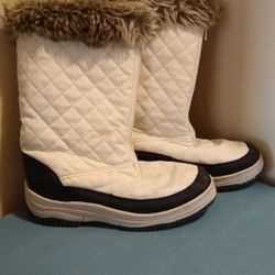 Women White Snow Boots size 9