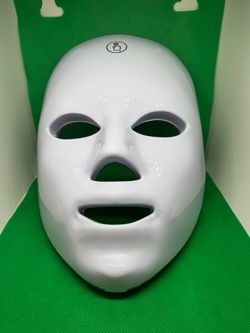 Light therapy mask