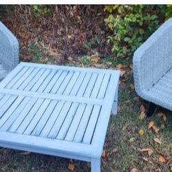 Article Chairs And Table