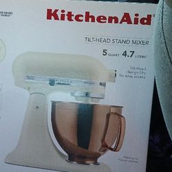 NEW 5QT KITCHENAID MIXER 