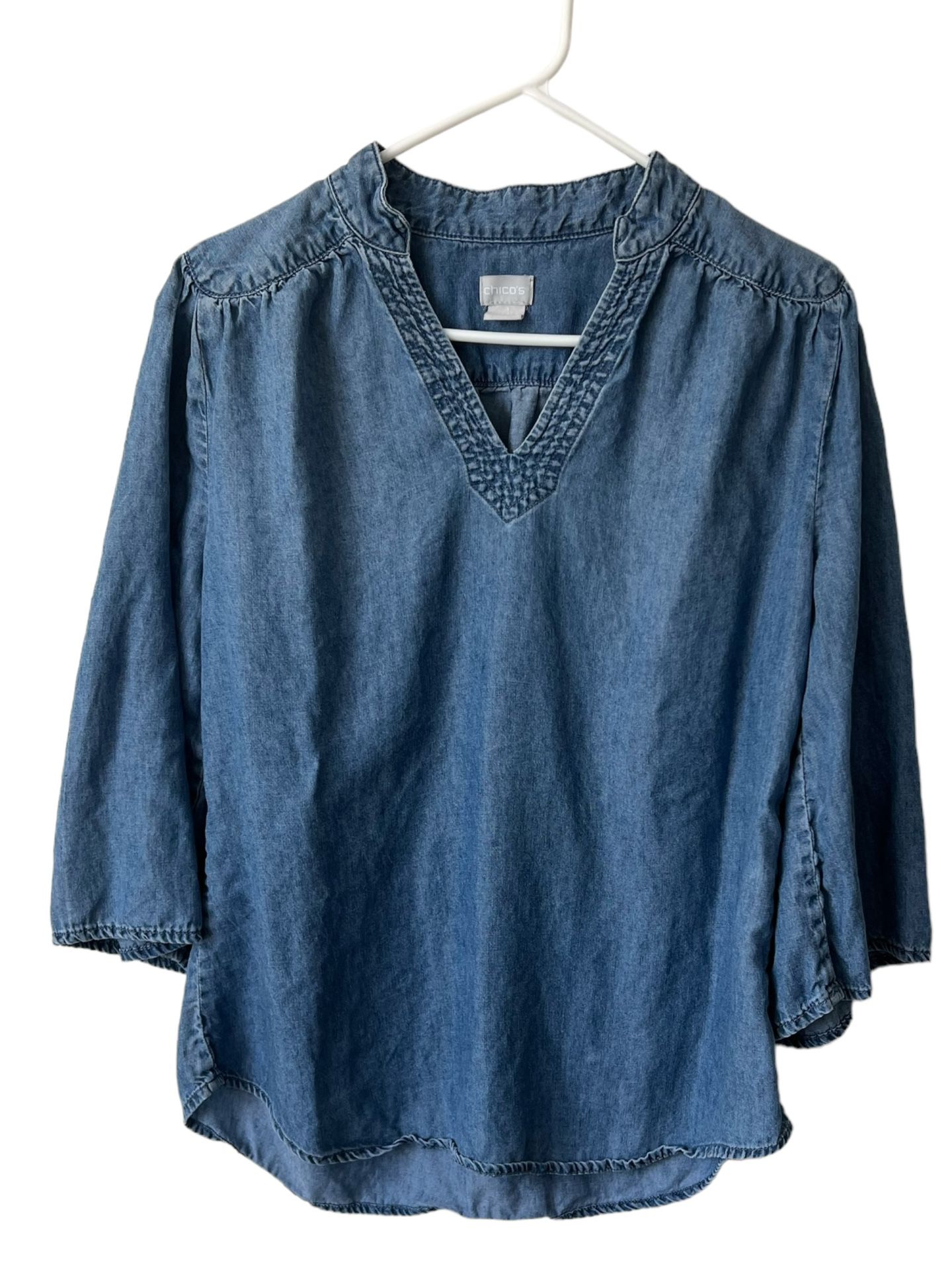 Chico's Linen Blend Chambray Top Blouse Size 2 ( L) Blue 3/4 Sleeve V- Neck .  Comes from a pet and smoke free home.  Measurements are in the pictures