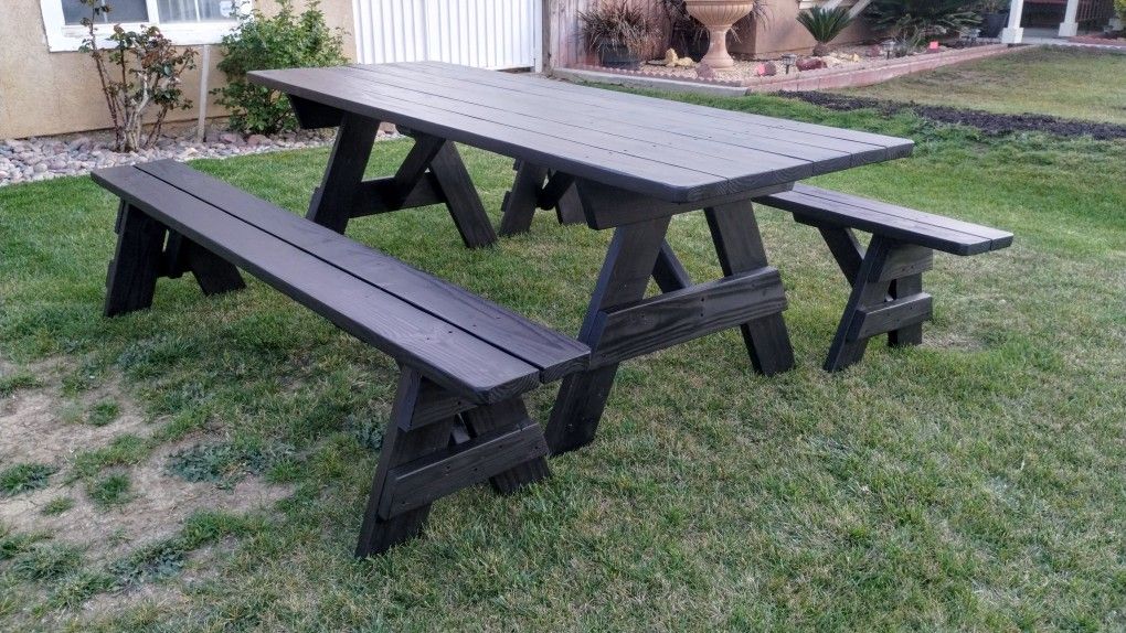 Custom Build Picnic Tables.