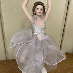 THE ASHTON-DRAKE GALLERIES Porcelain Doll “Isabella”