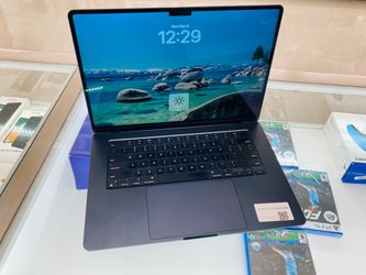 MacBook Air M2 8gb ram 256GB SSD 15inch