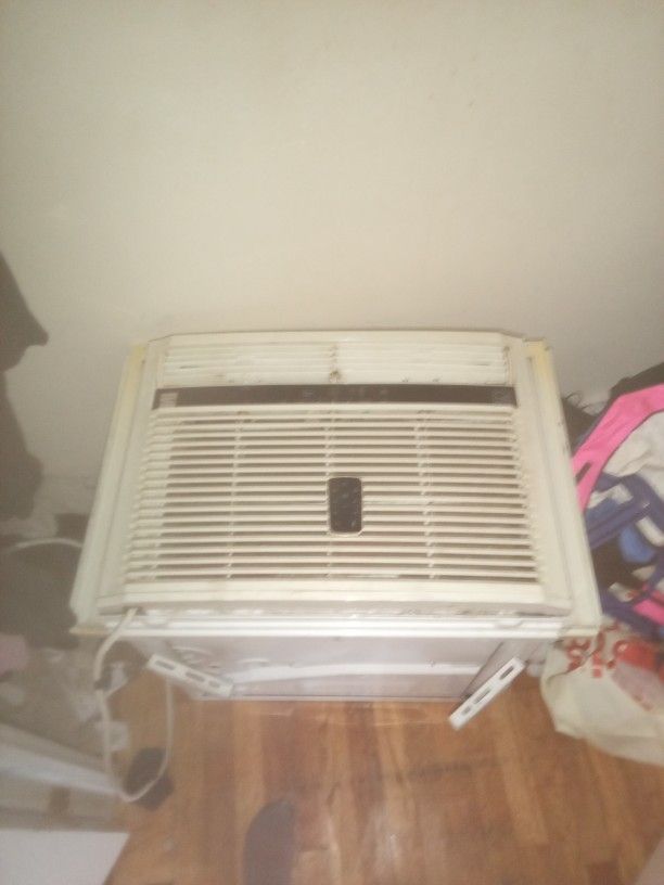 15,100 BTU Kenmore Air Conditioner Used