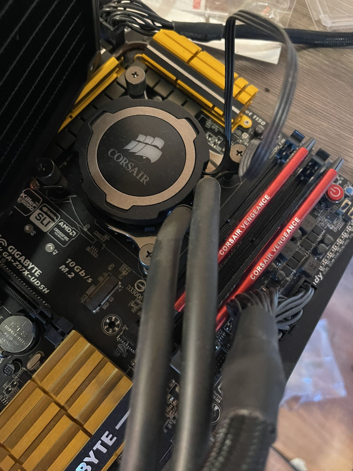 I7 4790K 4.0GHZ and Corsair Vengance Pro 16gb