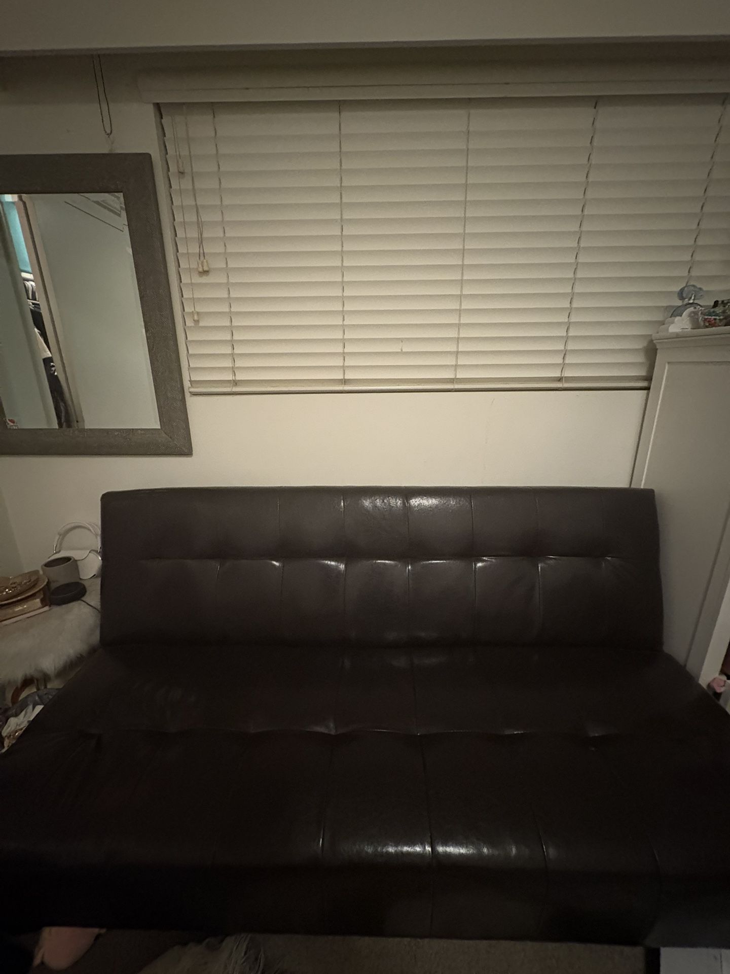 Black Futon