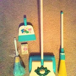 Cabbage Patch Kids 4-piece Toy Cleaning Set (Sweeper, Broom, Dustpan, Duster)