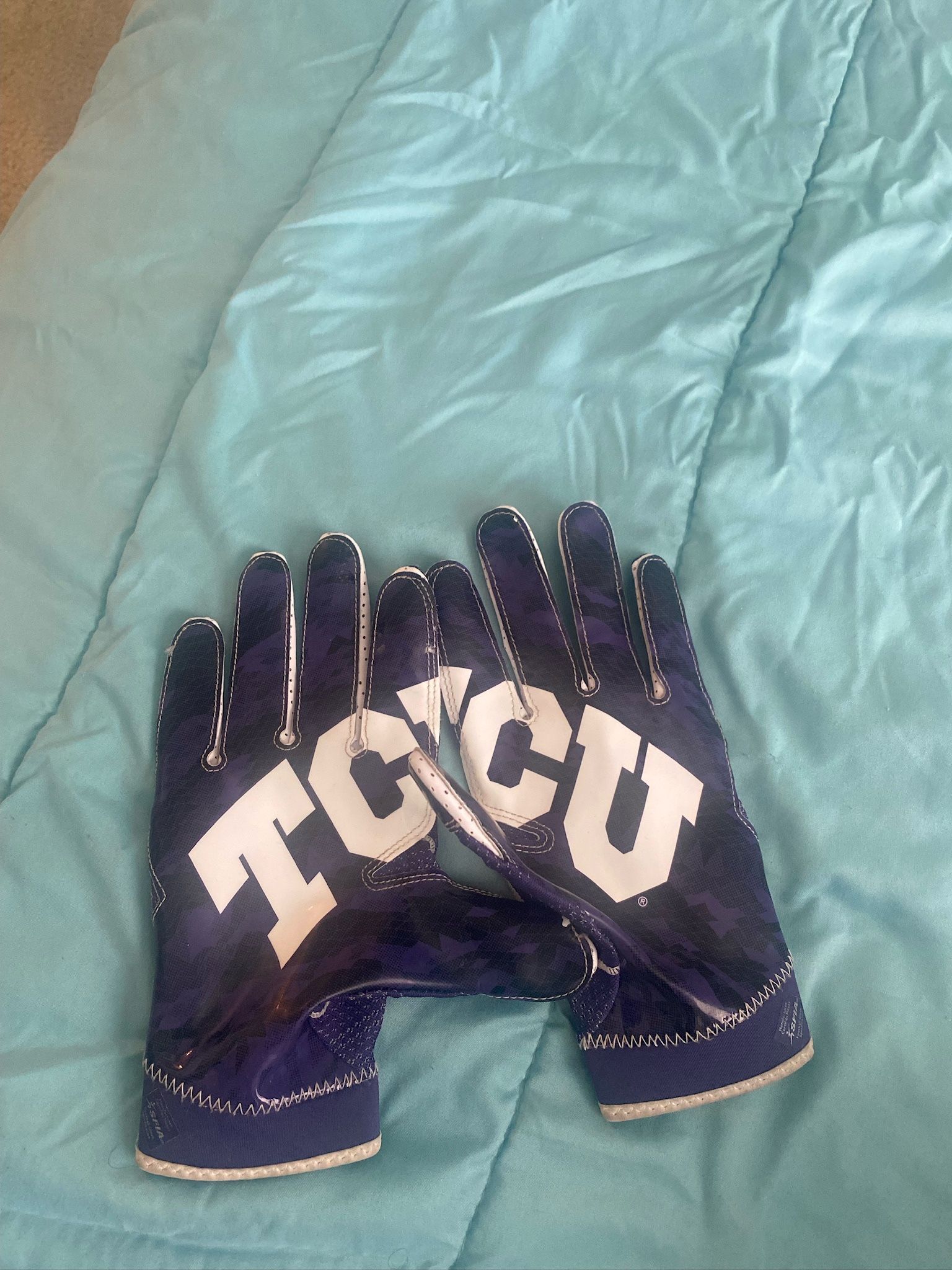 Clemson football gloves for Sale in Miami, FL - OfferUp