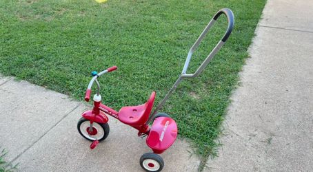 Radio Flyer Steer & Stroll Tricycle with Parent Push Handle and Adjustable Seat
