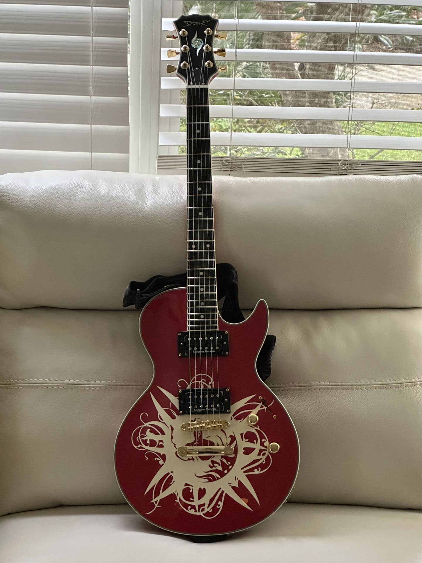 Spear Guitar with Amp & Bag for Sale in Tampa, FL - OfferUp