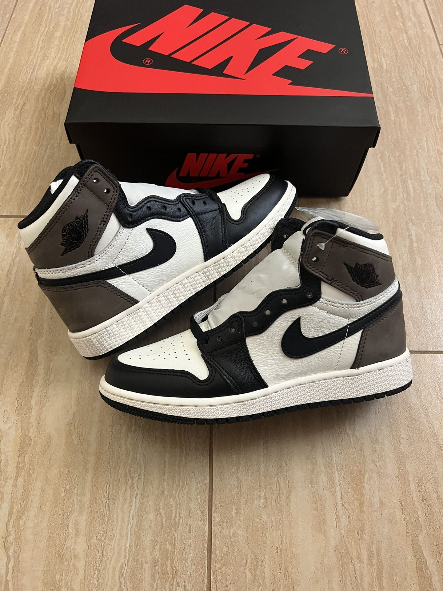 Jordan 1 Retro OG High Dark Mocha GS Size 4.5y