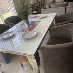 Beautiful Dining Table!