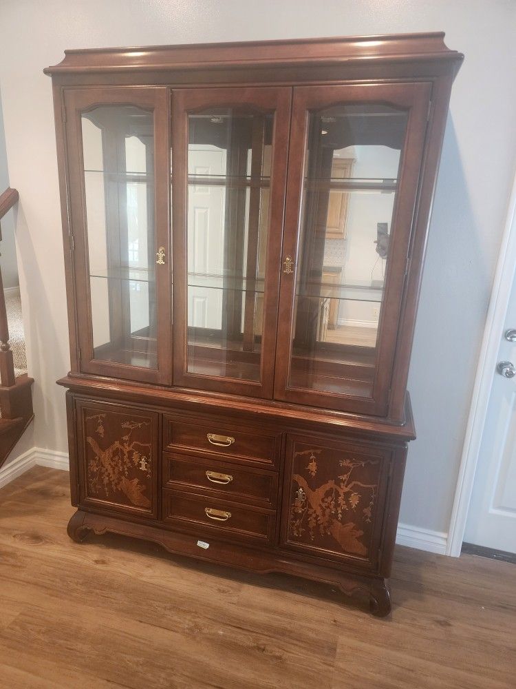 Broyhill Premier Collections China cabinet