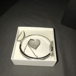 Gorgeous Diamond Necklace Set Near And Dear To My Heart