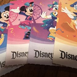 DISNEYLAND 🎢🍿🥤🥨🍦(4) TICKETS 🎟️ 🎟️🎟️🎟️ ONE ☝️ PARK $600 PRICE FIRM