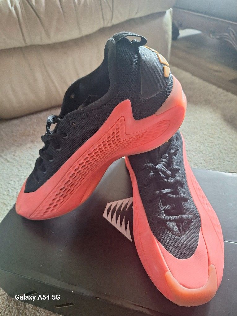 Basketball Shoes  Size 9 .5