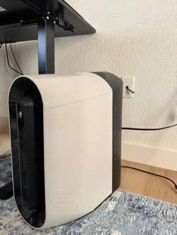 Alienware aurora R9 and Alienware monitor