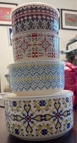 Signature houseware Ceramic Bowls w/Lids