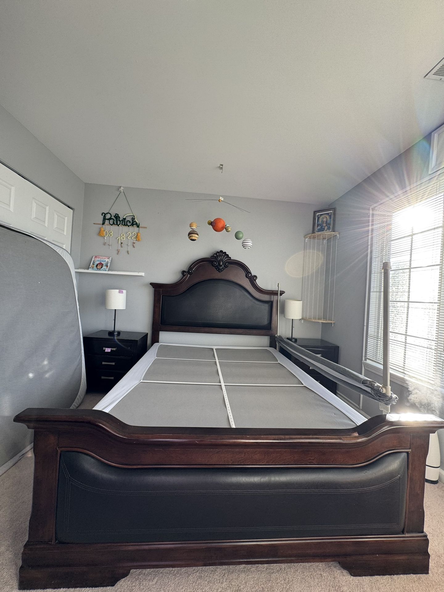 Queen Bedroom Furniture Set – Solid Wood