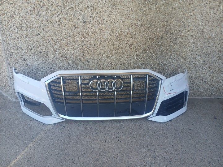2020-24 Audi Q7 Front Bumper W/Sensor