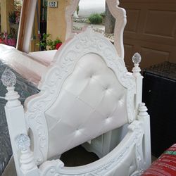 White twin bed Room
 Set. diamond tuck Pineapple glass