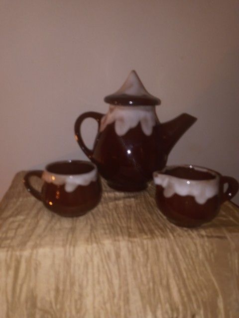 Winnie The Poo Style, Vintage Tea Set. Cup, Creamer And Pot.