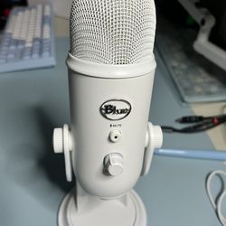 Blue Yeti White Out Microphone (Excellent Condition)