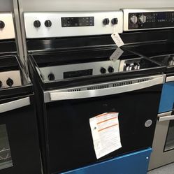 New Scratch And Dent Whirlpool 4 Burner Glass Top Stainless Steel Range. 1 year Warranty 