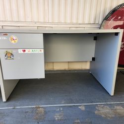 Free Desks (2)
