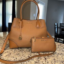Michael Kors Purse And Matching Wallet 