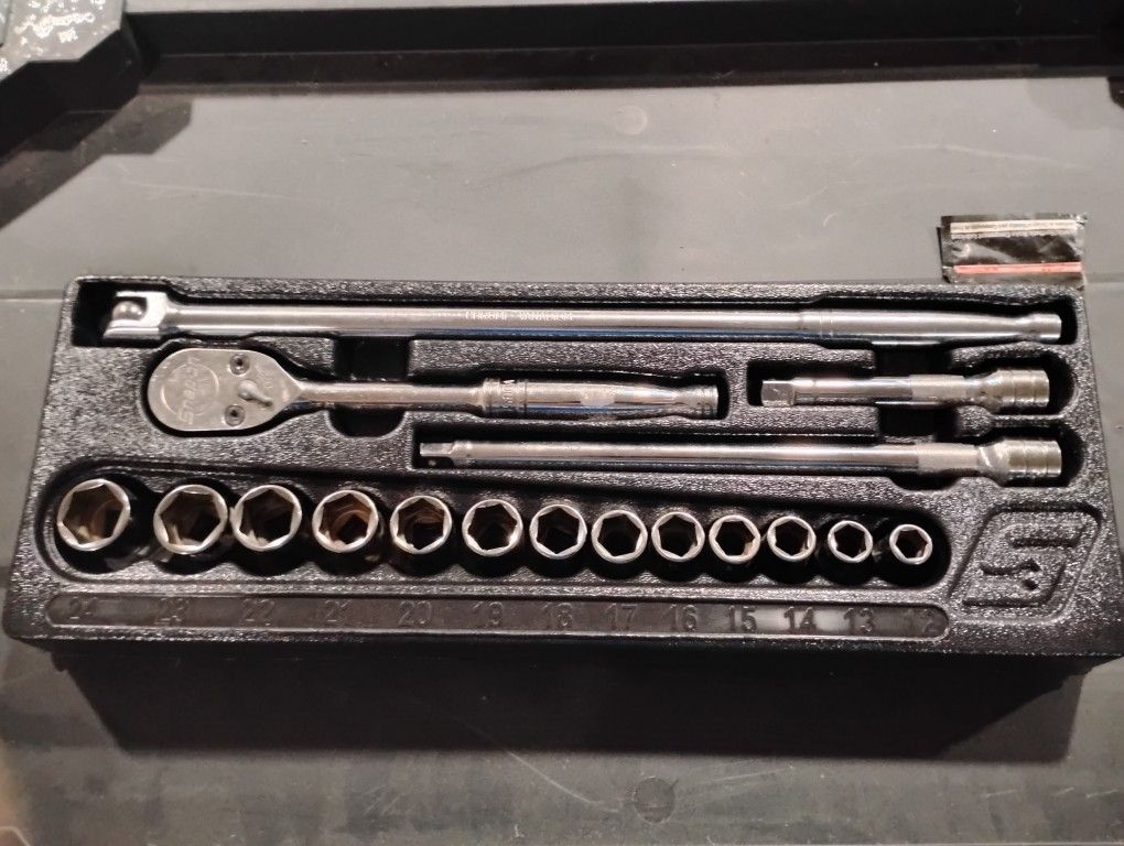 Snap On Tools Half Inch Ratchet Set With Sockets