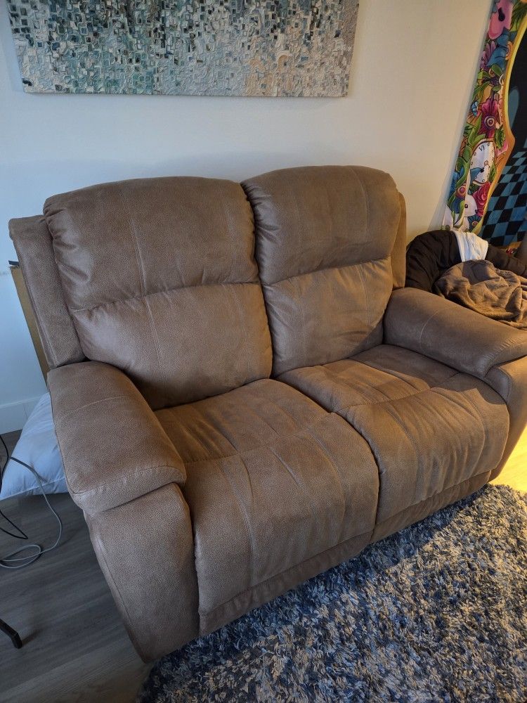 Laz E Boy Reclining Loveseat