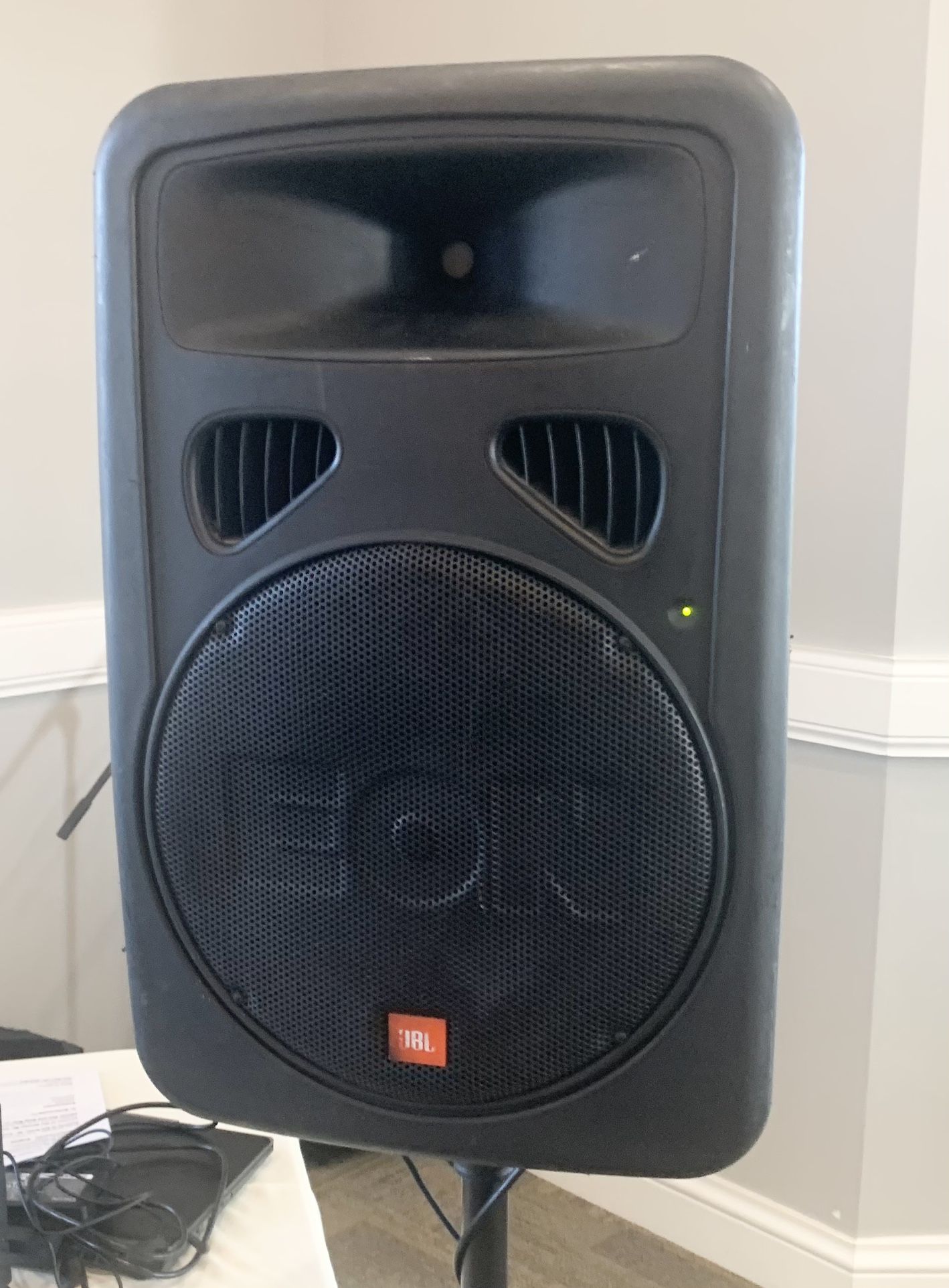 (1) Jbl EON15P-g2 Self Powered 400w Speaker 🔈