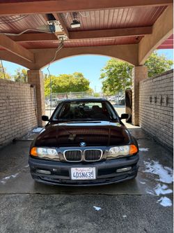 1999 BMW 323i series 5.